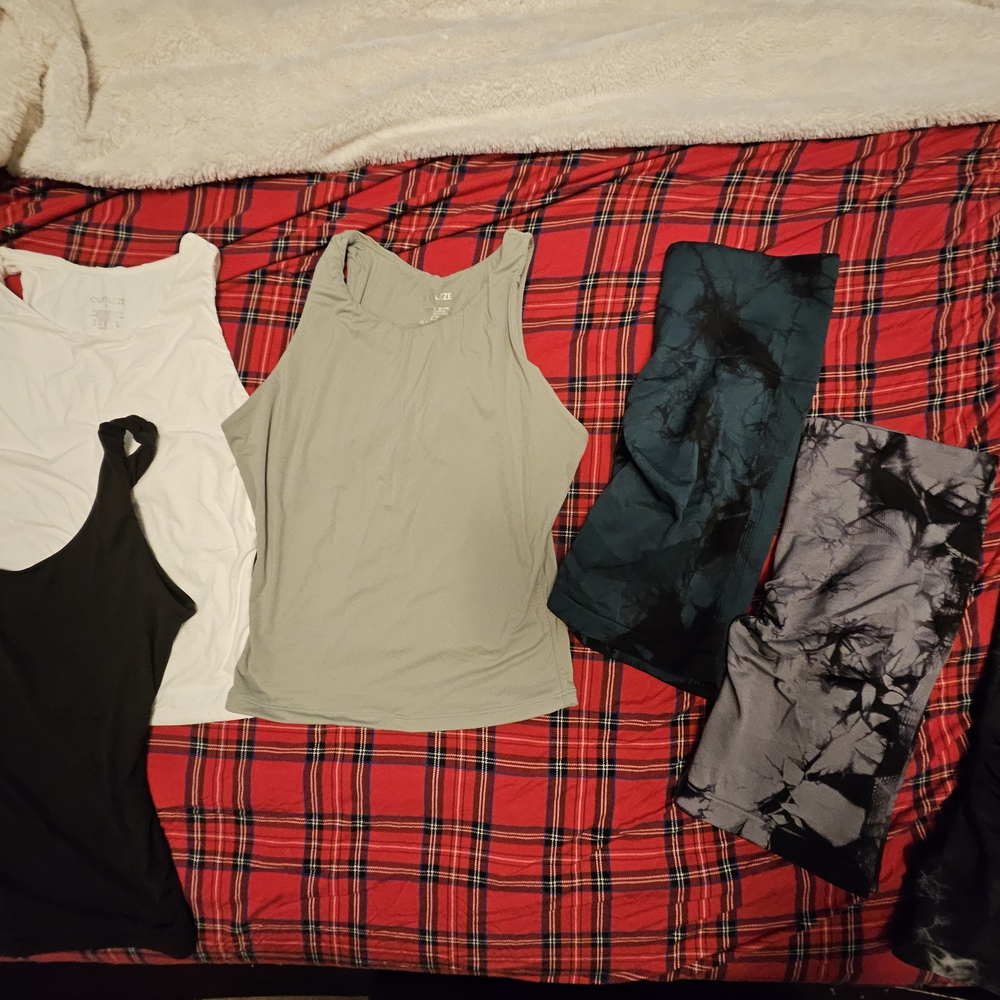 6 Piece Work Out Bundle Shorts And Tanks. Size Xs/s